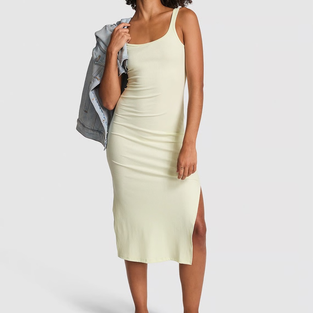 ALL-DAY SOFT RIB BODYCON
MIDI DRESS